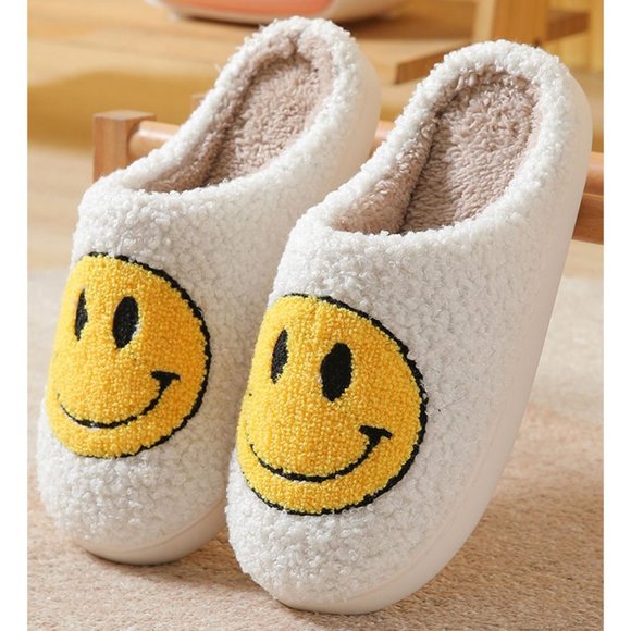 NEW Smile Smiley Happy Face CUTE Plush Soft Cozy Comfy Anti Skid Slip On Slipper - Picture 10 of 14